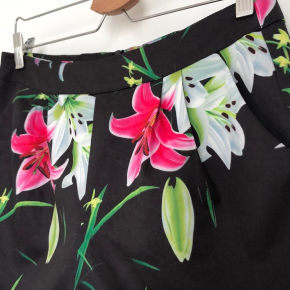 Floral high waisted shorts - Picture 3 of 3